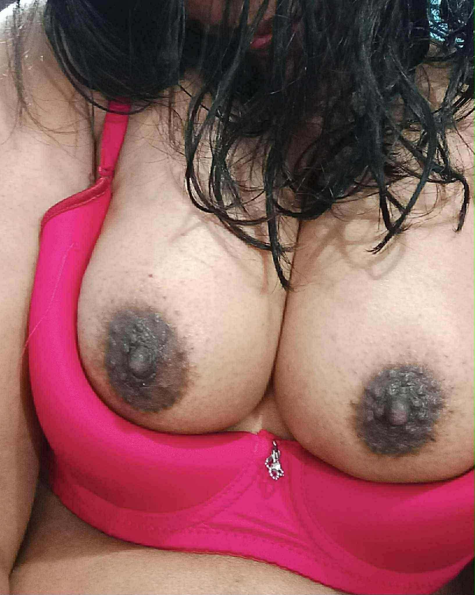 Mallu aunty hot boobs and nude