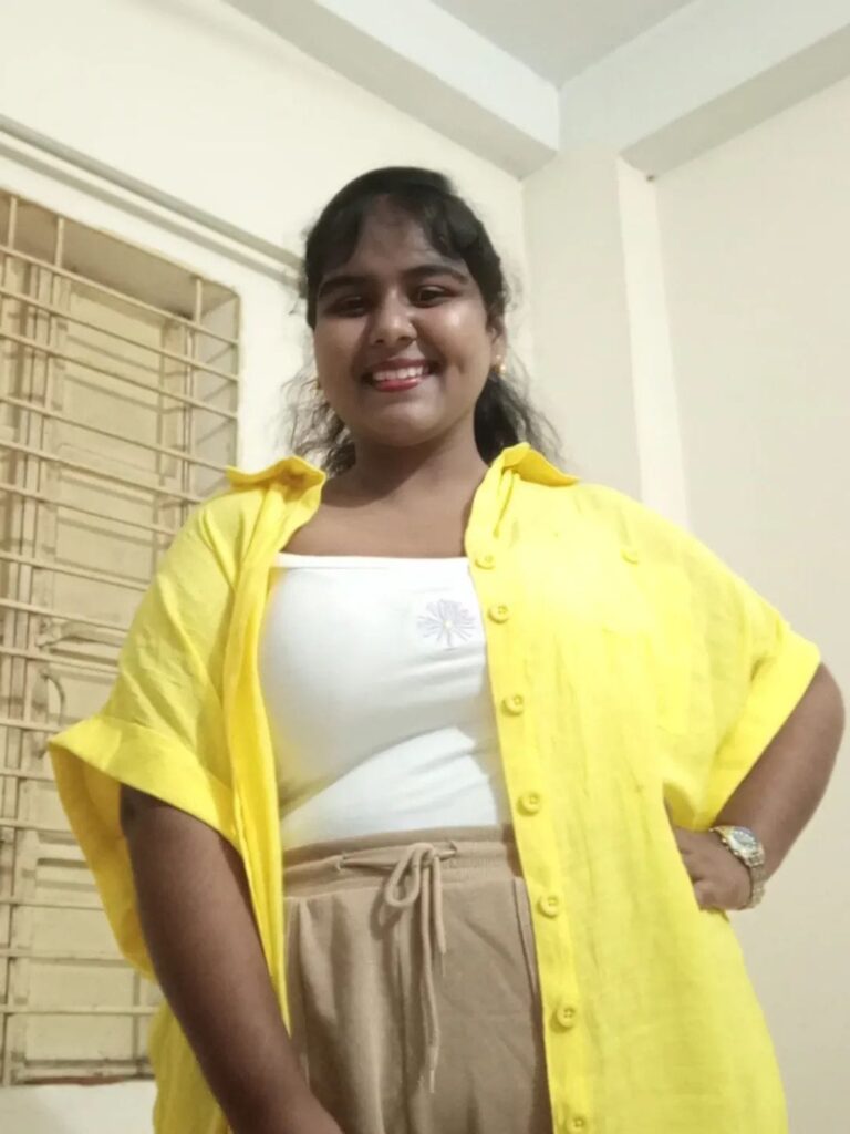 Bangladeshi Hot Chubby Fat Girl showing her big juicy boobs and saree pictures bath videos