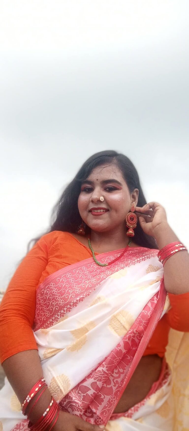 Bangladeshi Hot Chubby Fat Girl showing her big juicy boobs and saree pictures bath videos
