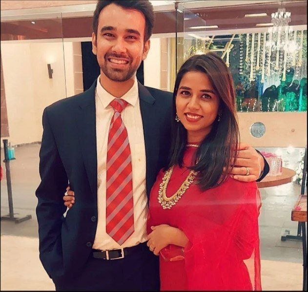 Indian couple leaked clips giving blowjob and anal sex in hotel