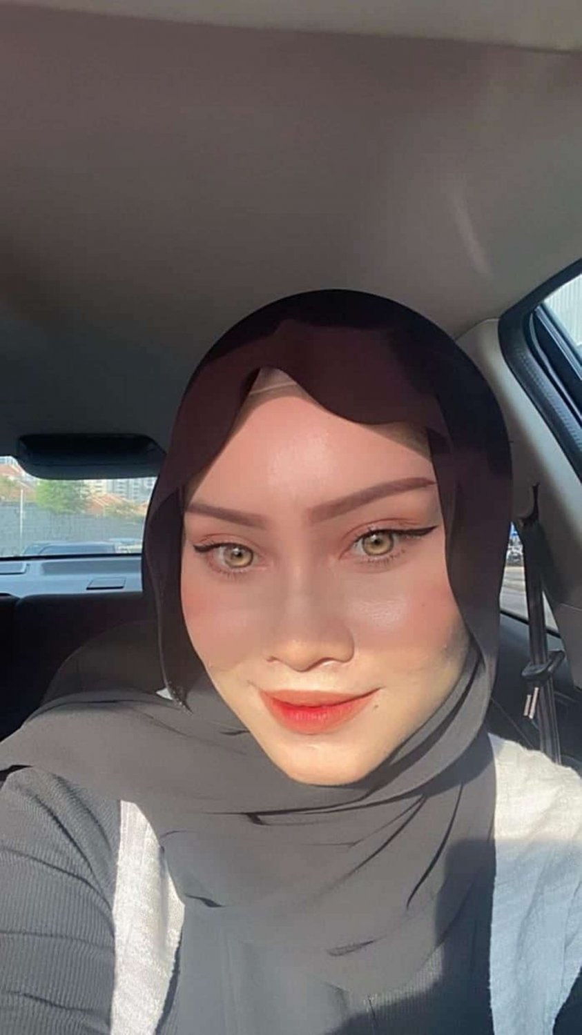 Beautiful Hijabi Muslim girl leaks video call fingering licking pussy and cum out