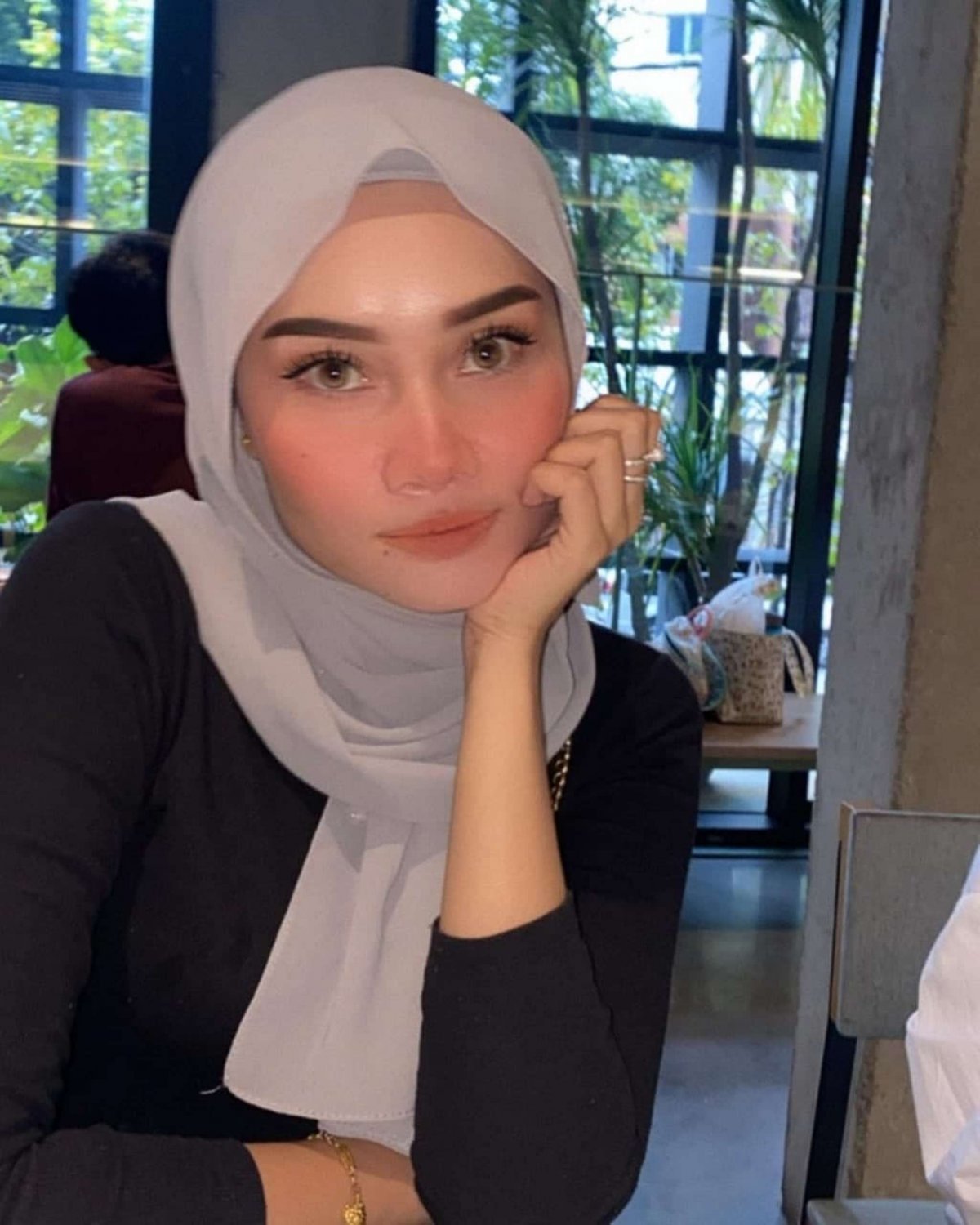 Beautiful Hijabi Muslim girl leaks video call fingering licking pussy and cum out