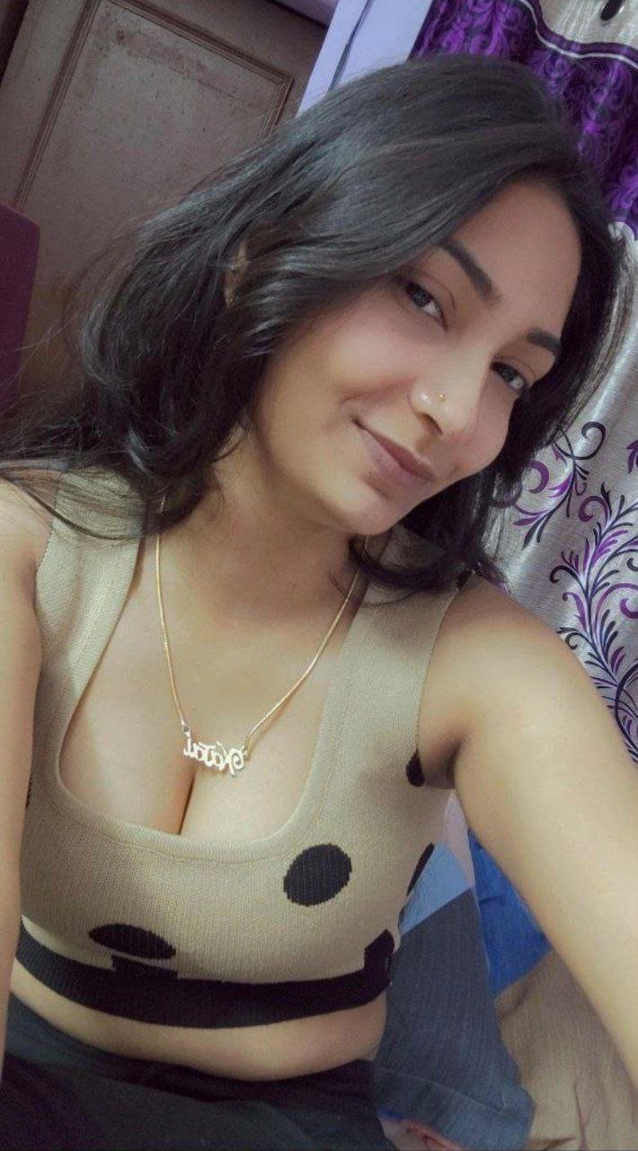 Kerala Mallu Desi Indian college Escort girl fun time with her Boyfriend giving hard blowjob slapped girlfriend