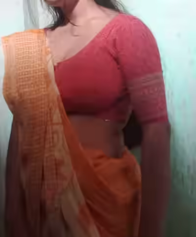 Bengali Girl Reveals Herself in Saree
