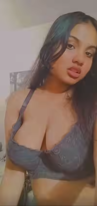 Young Desi Village Girl Shows Big Boobs