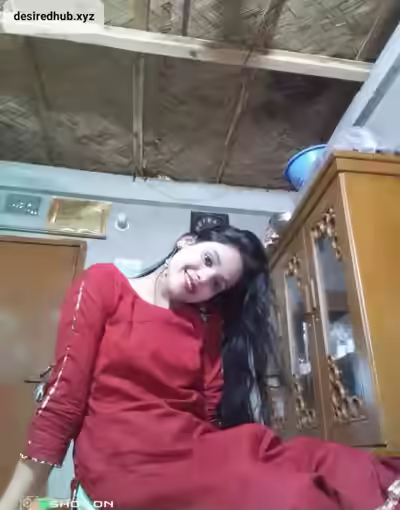 Bangladeshi Cute Girl Reveals Her Pussy