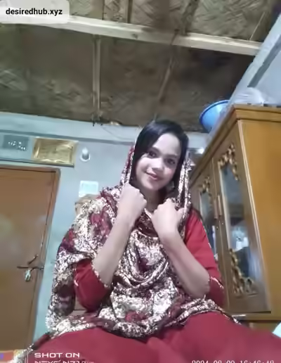 Bangladeshi Cute Girl Opens Up About Her Pussy