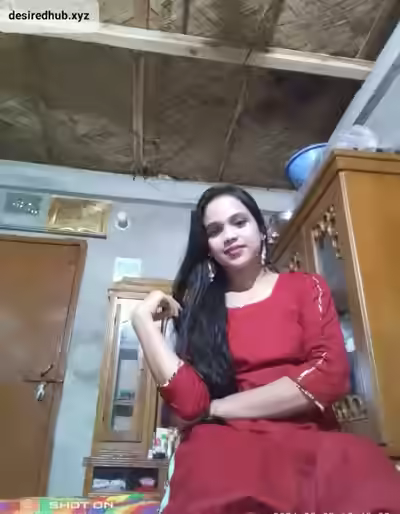 Bangladeshi Cute Girl Opens Up About Her Pussy