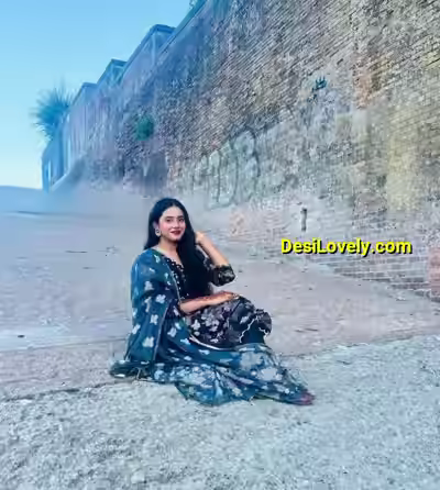Desi Cute Girl Nude Pics Collection