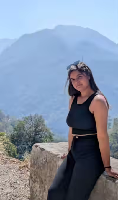 Beautiful Desi Girl Gets Big Dick Blowjob