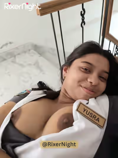 Yushra Slut Girlfriend Reveals Her Boobs