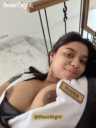 Yushra Slut Girlfriend Reveals Her Boobs