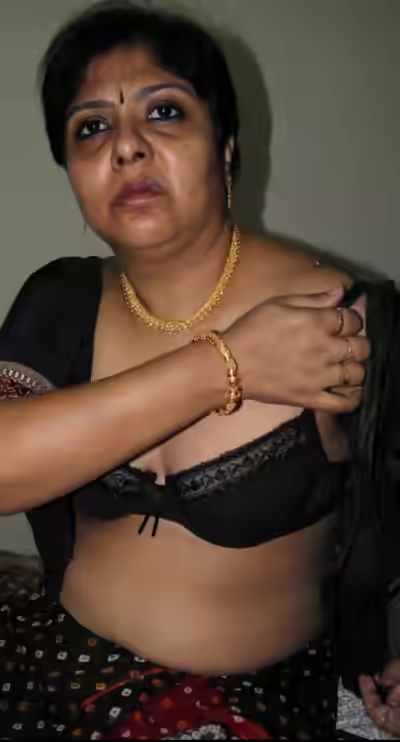 Desi Beauty Queen Sarbari Aunty's 2026裸露