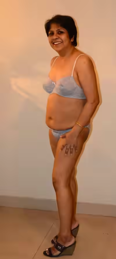 Desi Beauty Queen Sarbari Aunty's 2026裸露