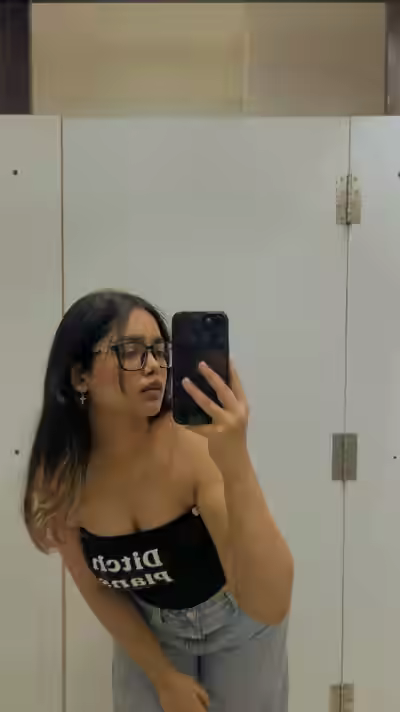Sexy Desi GF Showing Teasing