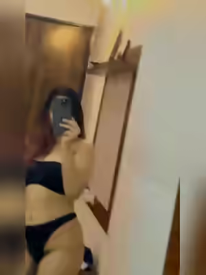 Sexy Desi GF Showing Teasing