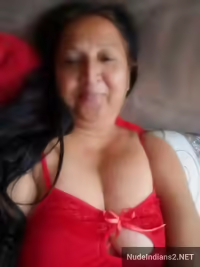 Kanpour Desi Nude Aunty with Big Tits and Large Ass