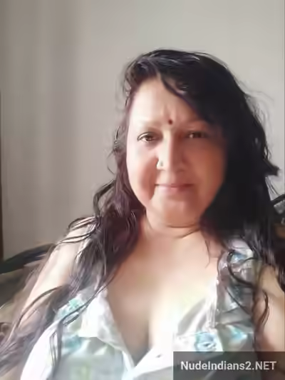 Kanpour Desi Nude Aunty with Big Tits and Large Ass