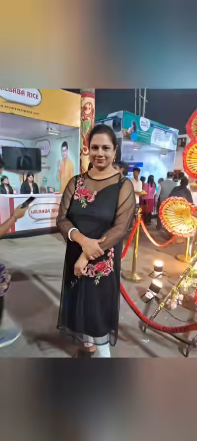 Bengali Aunty's First Time Online