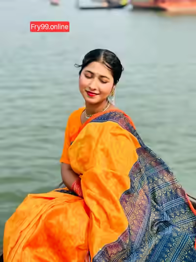 Horny Bengali Girl Shakes Ass Rubs Pussy