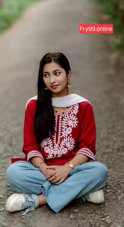 Horny Bengali Girl Shakes Ass Rubs Pussy