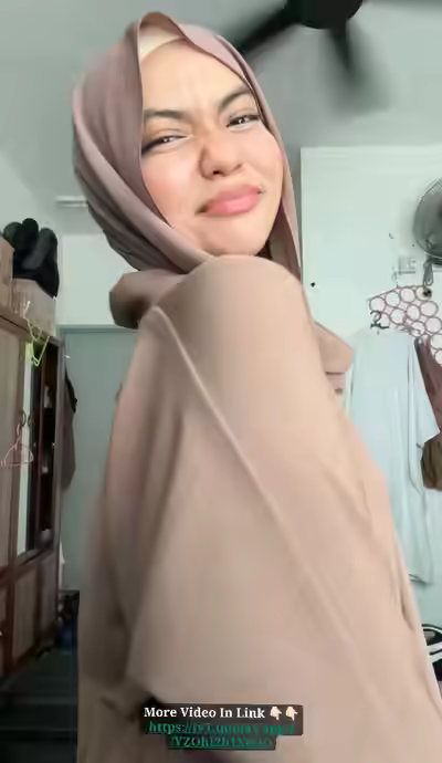 Solo Desi Girl Masturbates