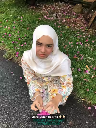 Solo Desi Girl Masturbates