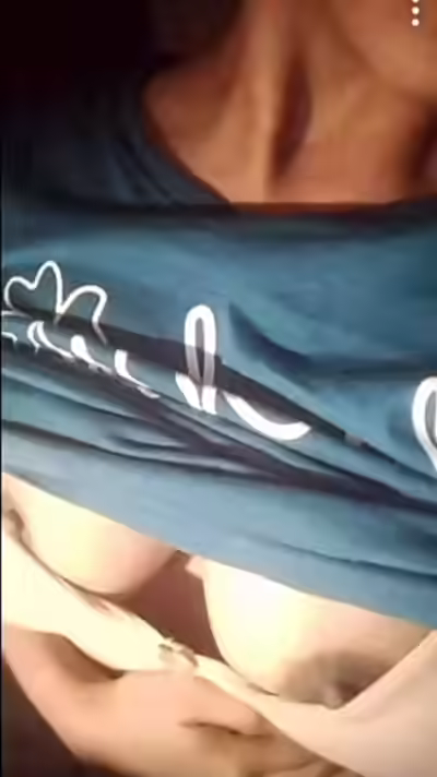 Malli girlfriend snap nude