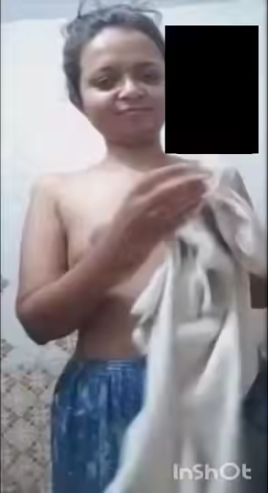 Bangladeshi Co-Worker Show Boobs