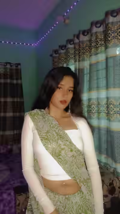Bangladeshi Girl in Saree Selfie