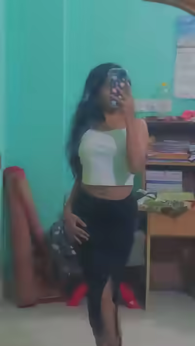 Bangladeshi Girl in Saree Selfie