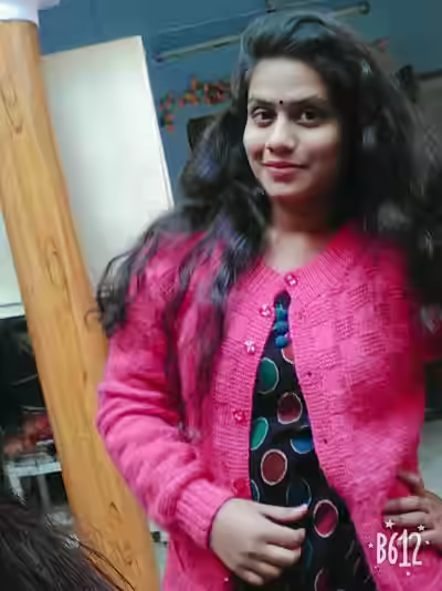 Desi Chubby Bhabhi展示大圆臀与sexy身材
