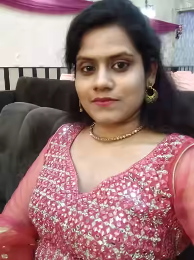 Desi Chubby Bhabhi展示大圆臀与sexy身材