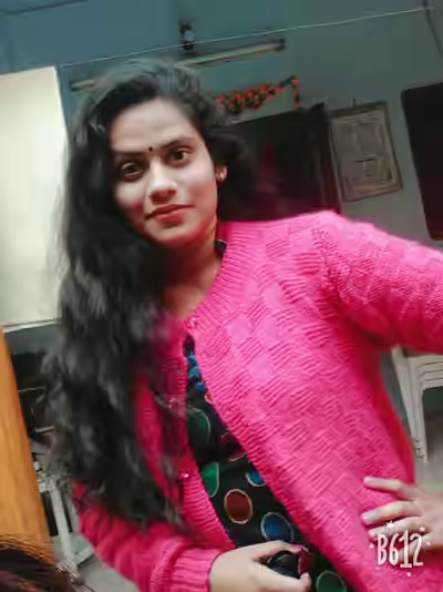 Desi Chubby Bhabhi展示大圆臀与sexy身材