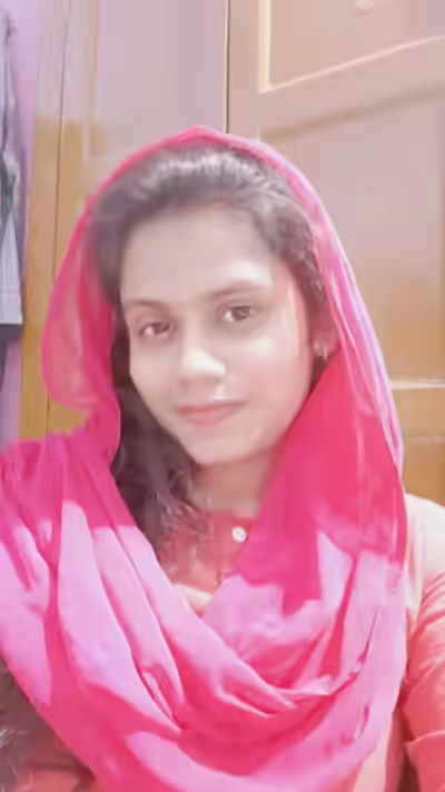 Desi Chubby Bhabhi展示大圆臀与sexy身材