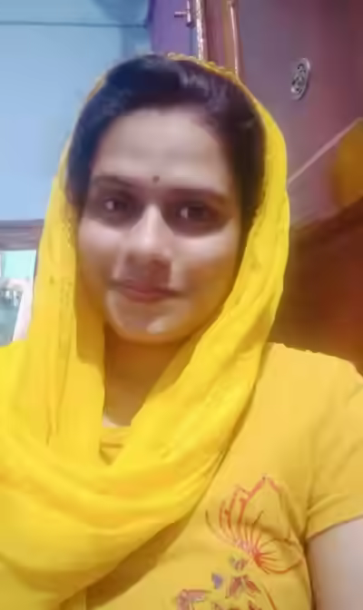 Desi Chubby Bhabhi展示大圆臀与sexy身材