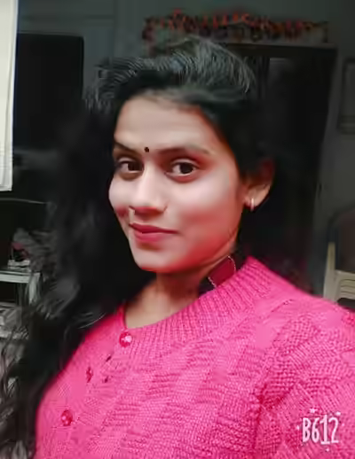Desi Chubby Bhabhi展示大圆臀与sexy身材