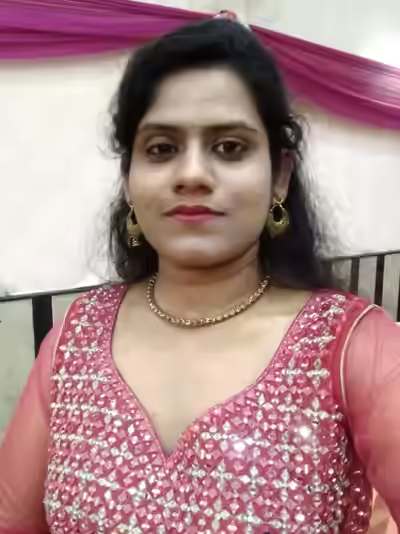 Desi Chubby Bhabhi展示大圆臀与sexy身材