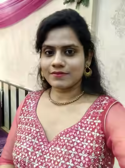 Desi Chubby Bhabhi展示大圆臀与sexy身材