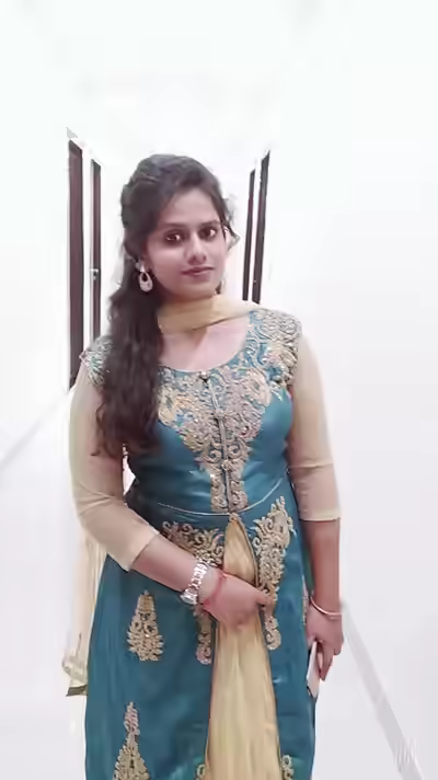 Desi Chubby Bhabhi展示大圆臀与sexy身材