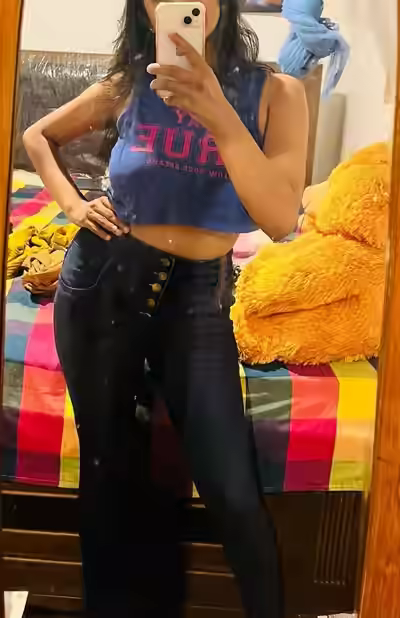 Desi Indian Busty Girl Showcases Boobs and Rear