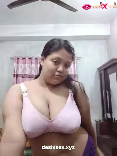 Bengali Girl Presses Her Boobs