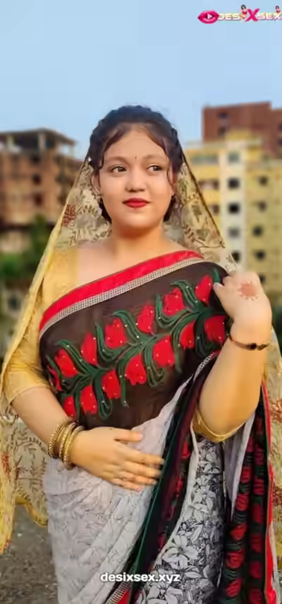 Bengali Girl Presses Her Boobs