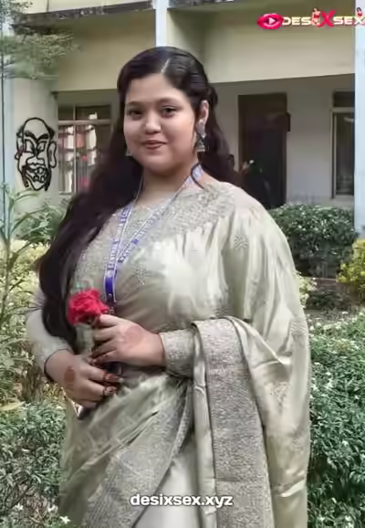 Bengali Girl Presses Her Boobs