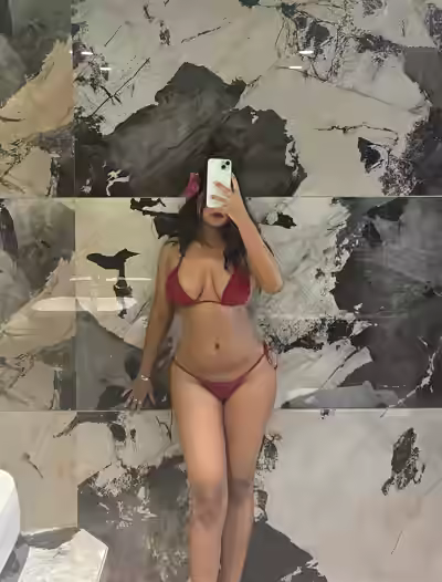 Boss Gave Lingerie, Wanting Photo Share