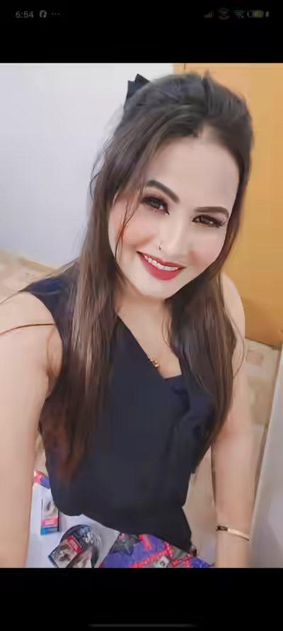 Chasmish Busty Indian Babe Teasing Big Boobies