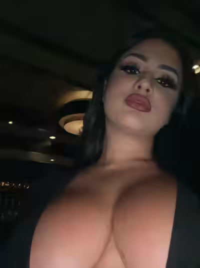 Nadia Khar: International Model 2026