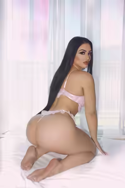 Nadia Khar: International Model 2026
