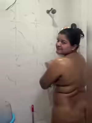 Chubby Desi Bhabhi Bathing
