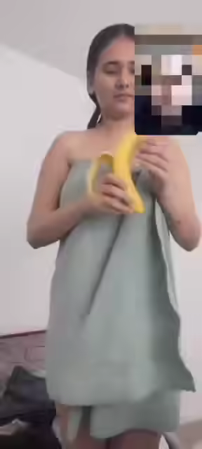 Beautiful Sexy Gf Shows Off Shaved Armpits